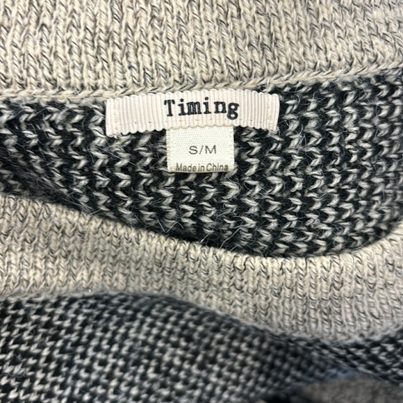 TIMING Aztec inspired poncho sweater - Picture 7 of 7